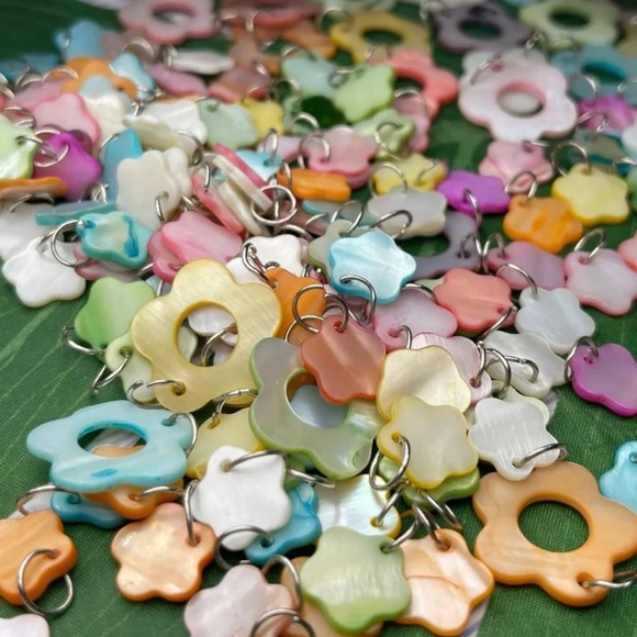NEW! Mother of Pearl Shell Flowers Charms Toggle Bracelet & more DIY BUNDLE LOT - Picture 8 of 15